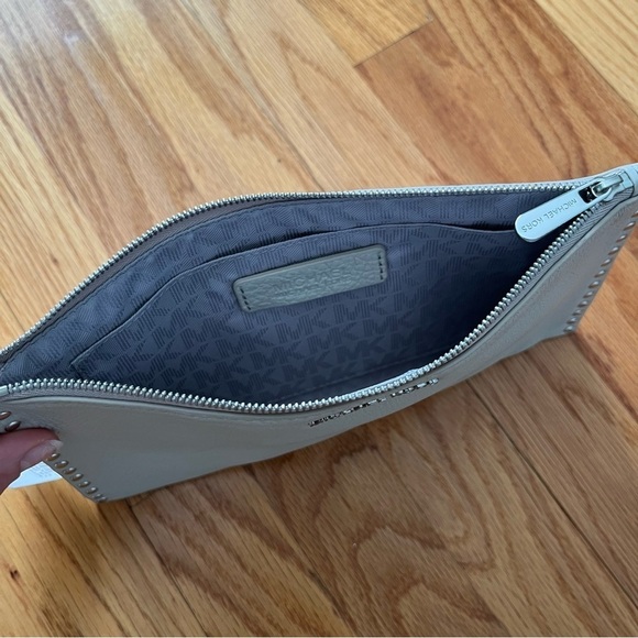 Micheal Kors Astor Silver Studded Cement Gray Wristlet One Size NWT *FLAWED* - Picture 8 of 15